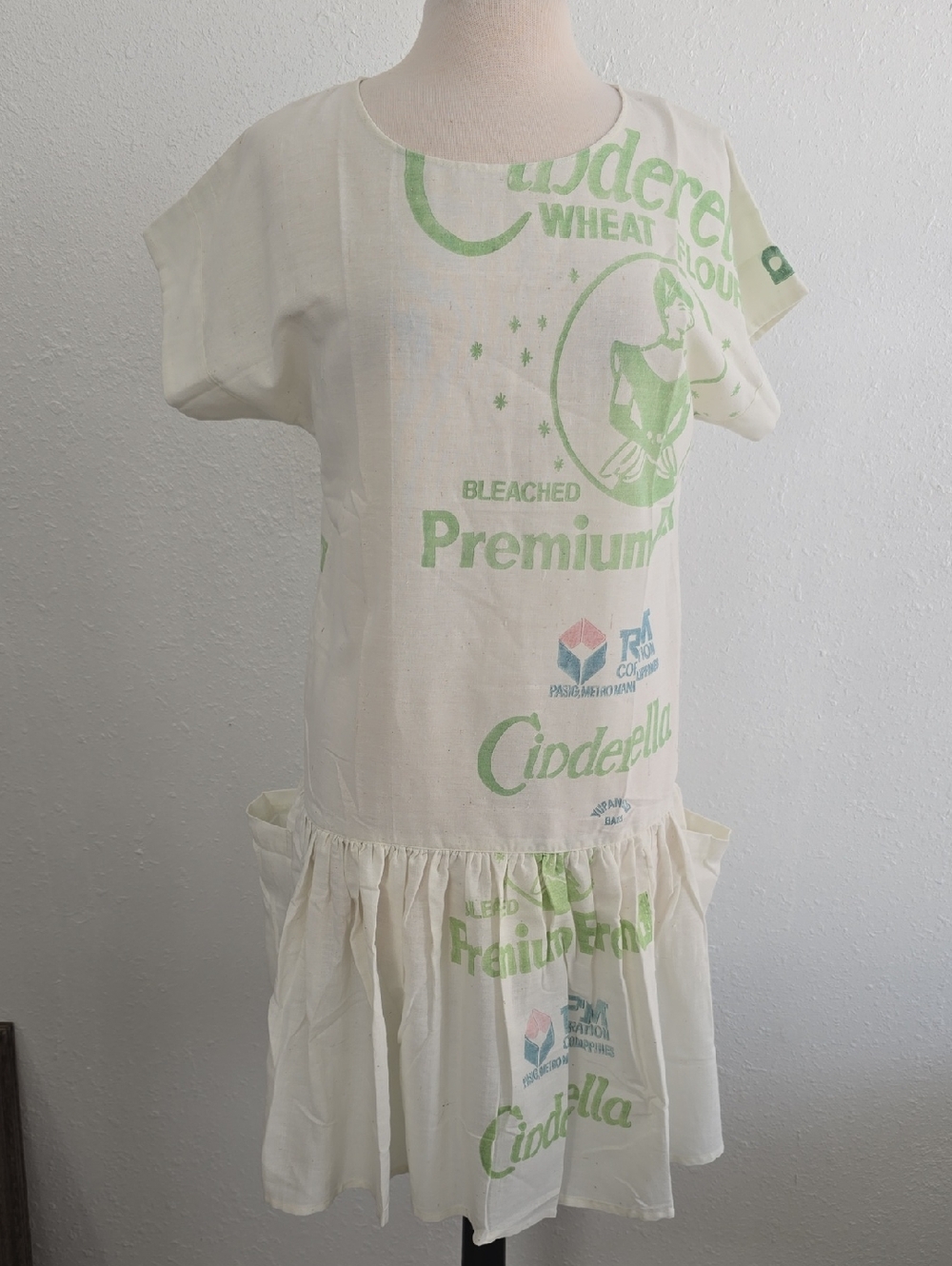 VTG Cinderella Flour Sack Printed Ruffle Bottom Side Pocket 100% Cotton Dress LG